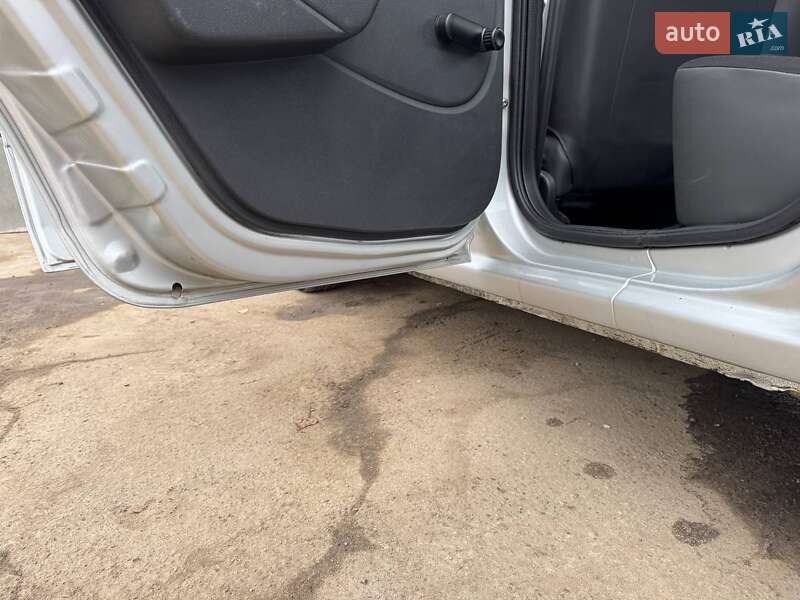 Седан Renault Logan 2009 в Дніпрі