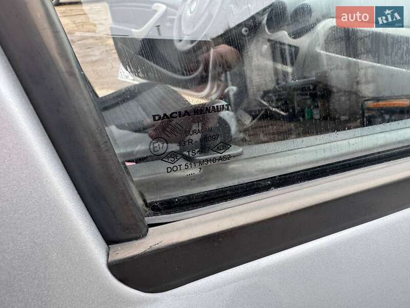 Седан Renault Logan 2009 в Дніпрі