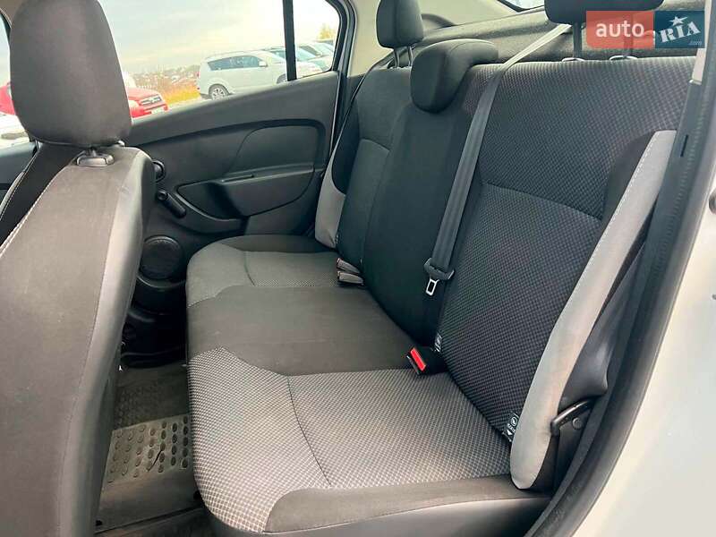 Седан Renault Logan 2016 в Львове фото 30 Седан Renault Logan 2016 в Львове