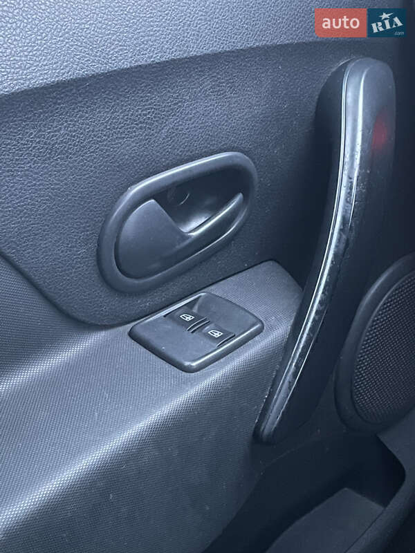 Седан Renault Logan 2016 в Кривом Роге фото 19 Седан Renault Logan 2016 в Кривом Роге