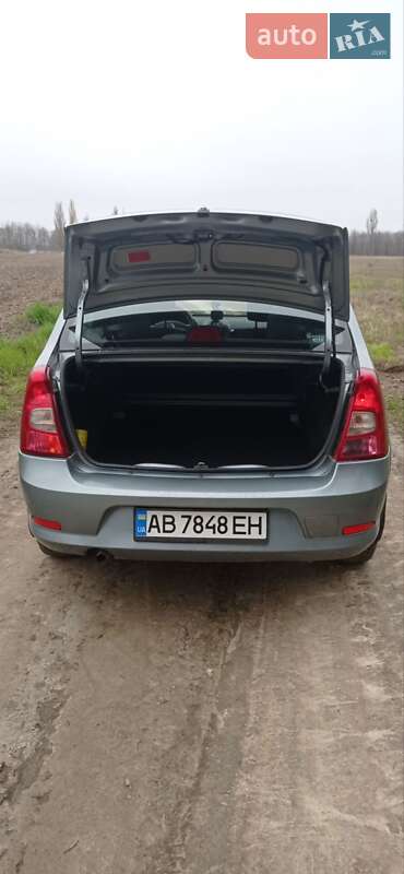 Седан Renault Logan 2011 в Шпикові