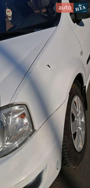 Седан Renault Logan 2012 в Чернівцях