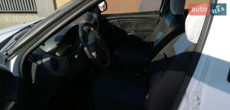 Седан Renault Logan 2012 в Чернівцях