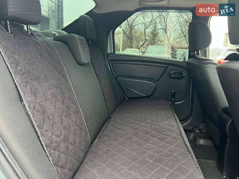 Седан Renault Logan 2011 в Ивано-Франковске