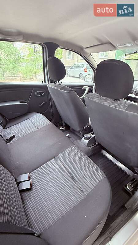 Седан Renault Logan 2010 в Дніпрі