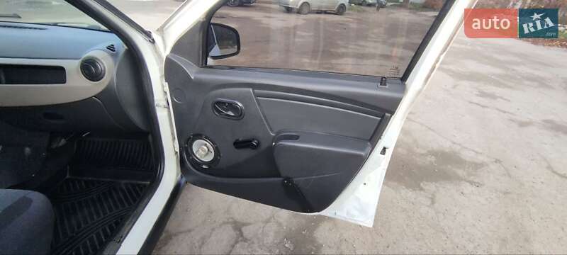 Седан Renault Logan 2011 в Днепре