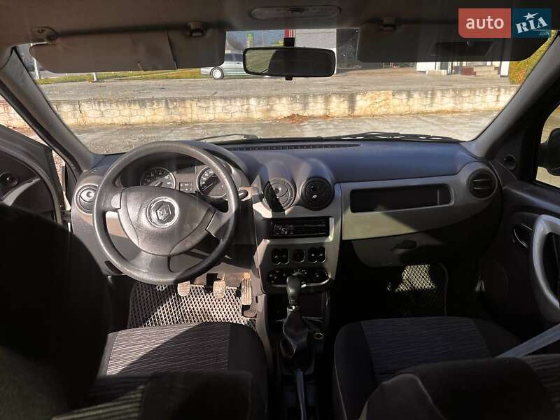 Седан Renault Logan 2010 в Залещиках