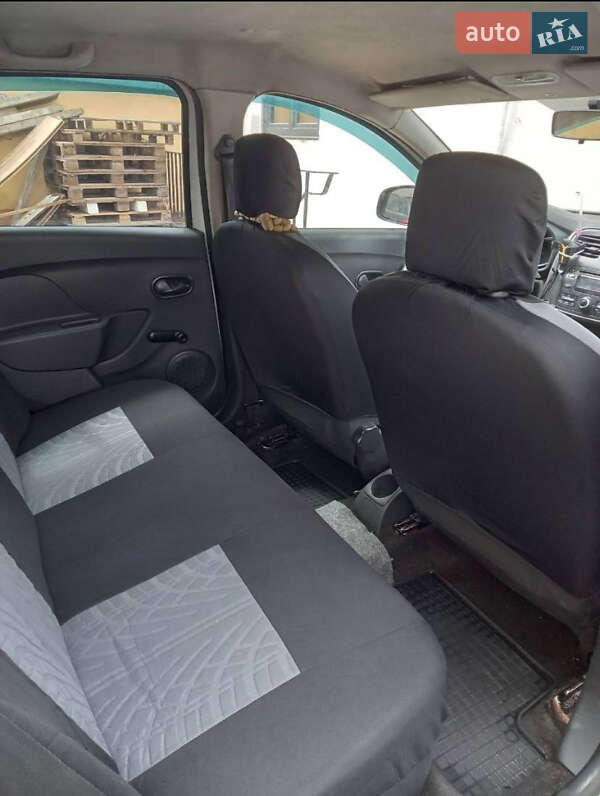 Седан Renault Logan 2013 в Ужгороде