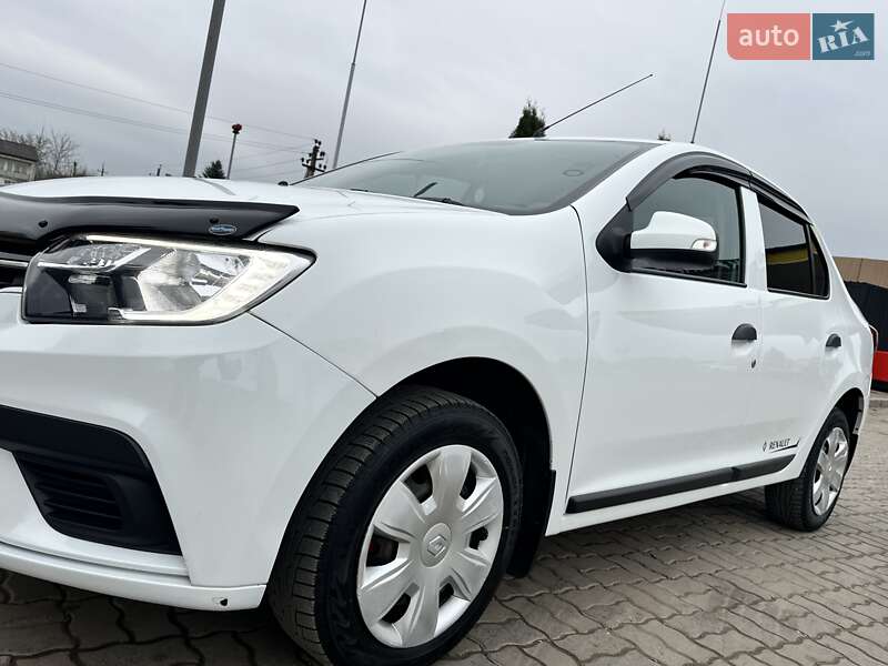 Седан Renault Logan 2017 в Львове