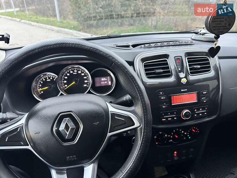 Седан Renault Logan 2017 в Львове