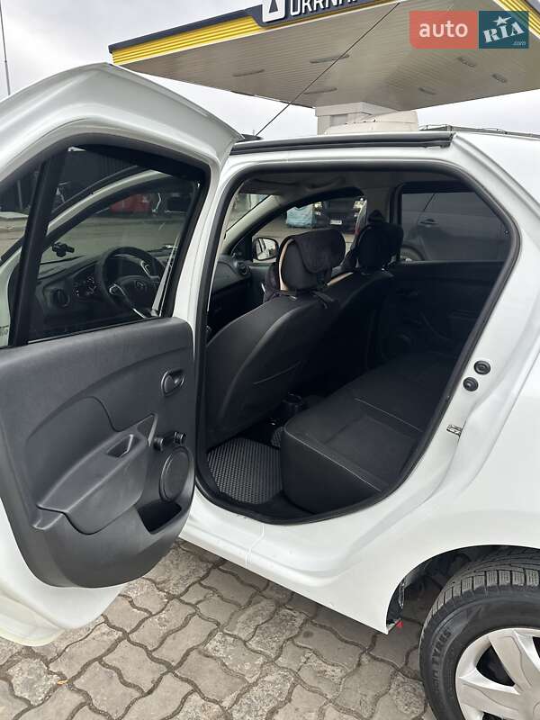 Седан Renault Logan 2017 в Львове