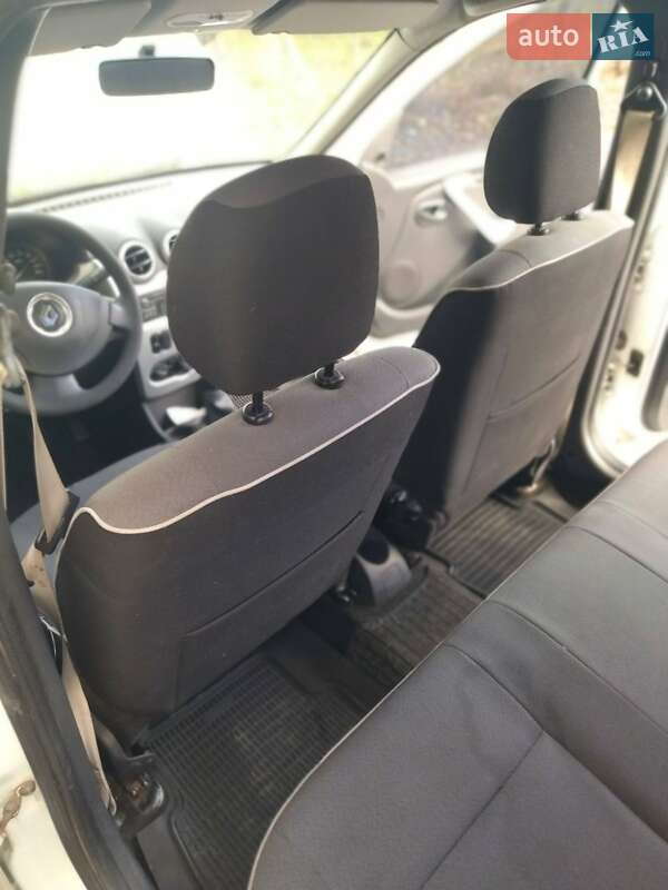 Седан Renault Logan 2012 в Днепре