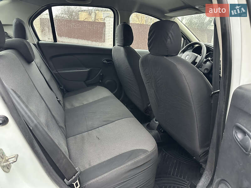 Седан Renault Logan 2013 в Прилуках