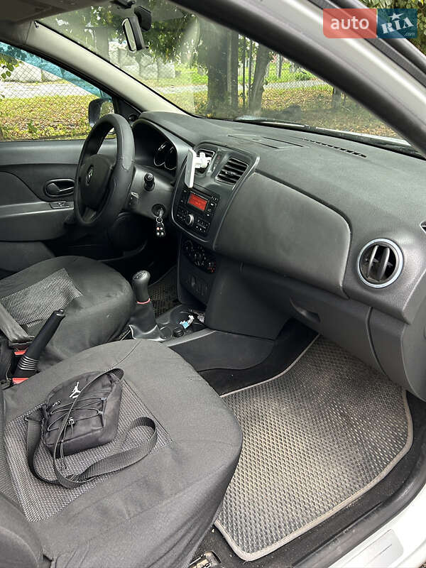 Седан Renault Logan 2013 в Житомирі