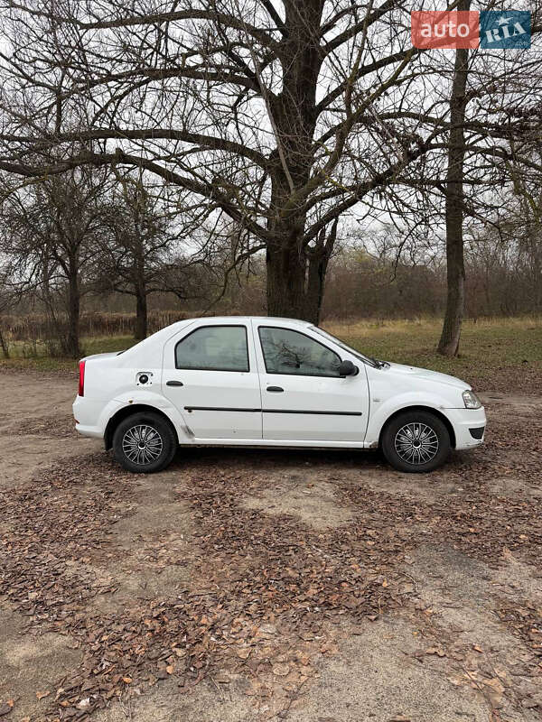 Седан Renault Logan 2012 в Киеве фото 5 Седан Renault Logan 2012 в Киеве