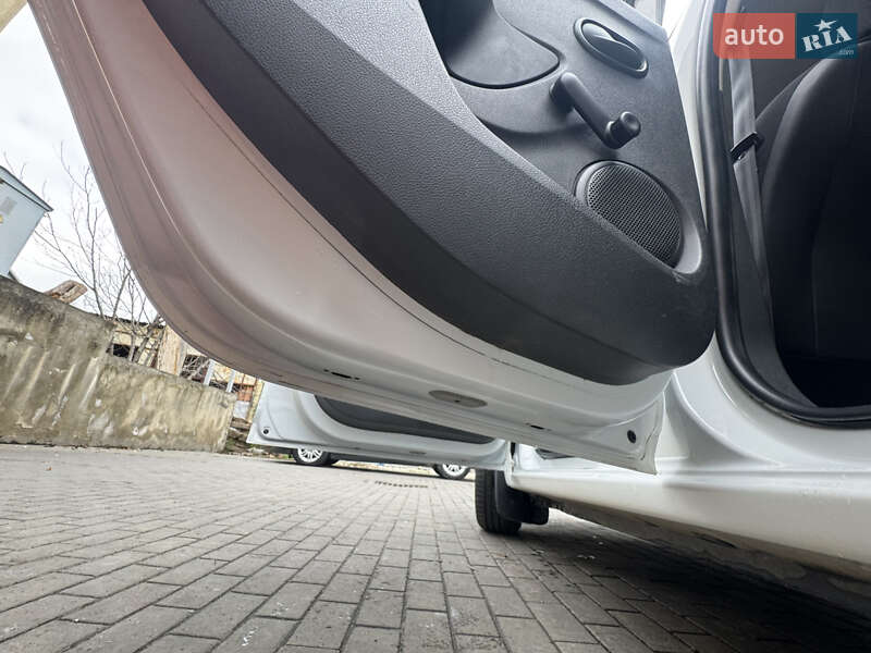 Седан Renault Logan 2015 в Черновцах фото 16 Седан Renault Logan 2015 в Черновцах