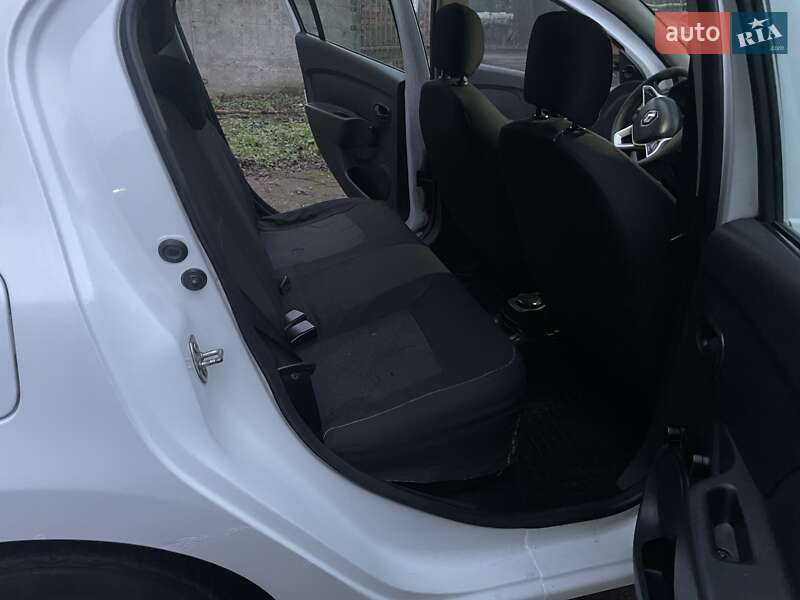 Седан Renault Logan 2017 в Чернигове