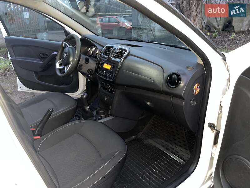 Седан Renault Logan 2017 в Чернигове