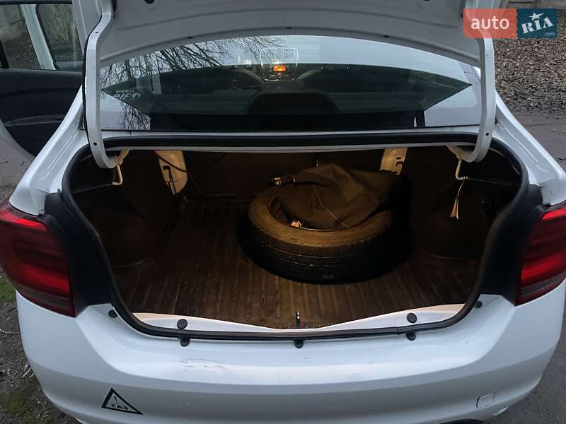 Седан Renault Logan 2017 в Чернигове