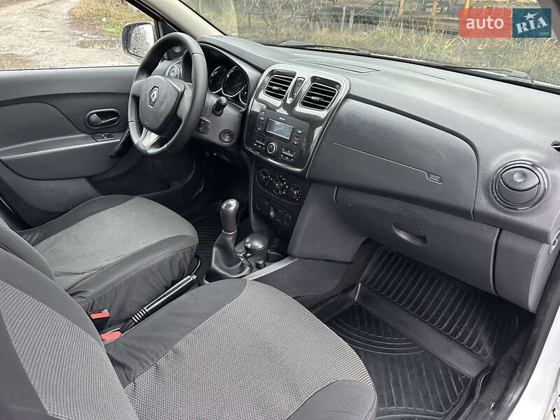 Седан Renault Logan 2013 в Прилуках