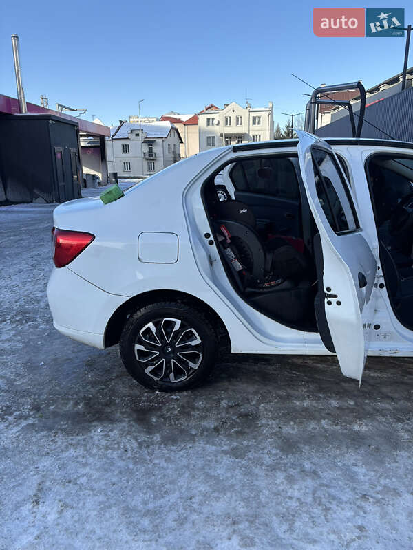 Седан Renault Logan 2016 в Львове