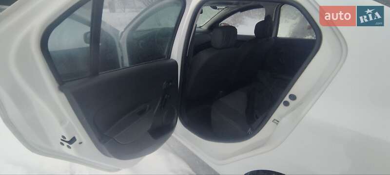 Седан Renault Logan 2013 в Прилуках