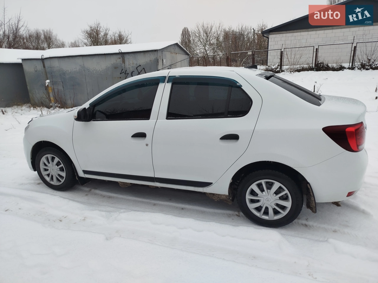 2017 Renault Logan - мініатюра 18
