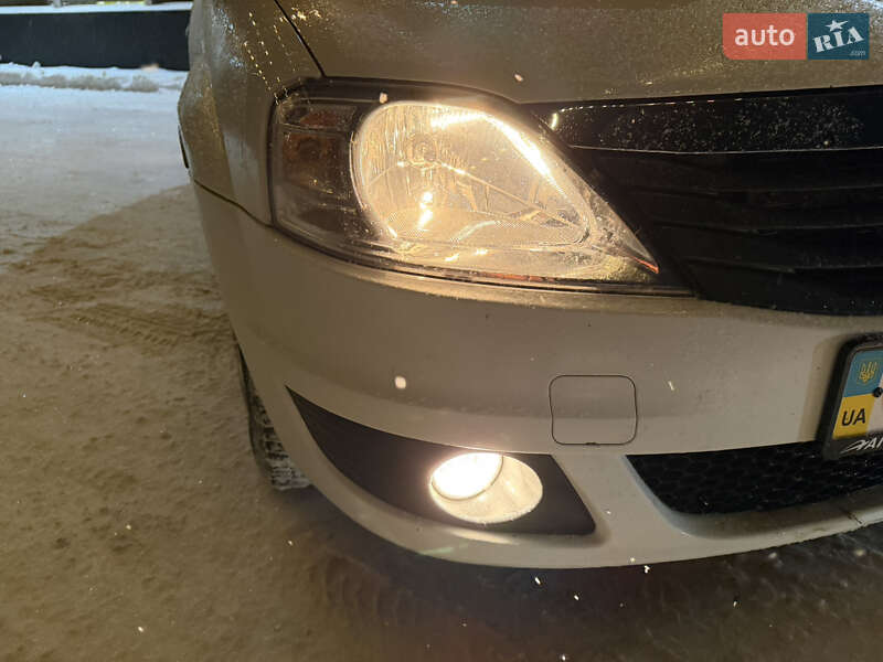 Седан Renault Logan 2011 в Чернигове