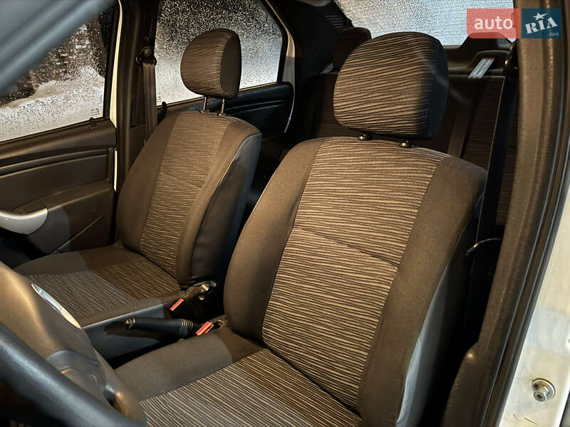 Седан Renault Logan 2011 в Чернигове