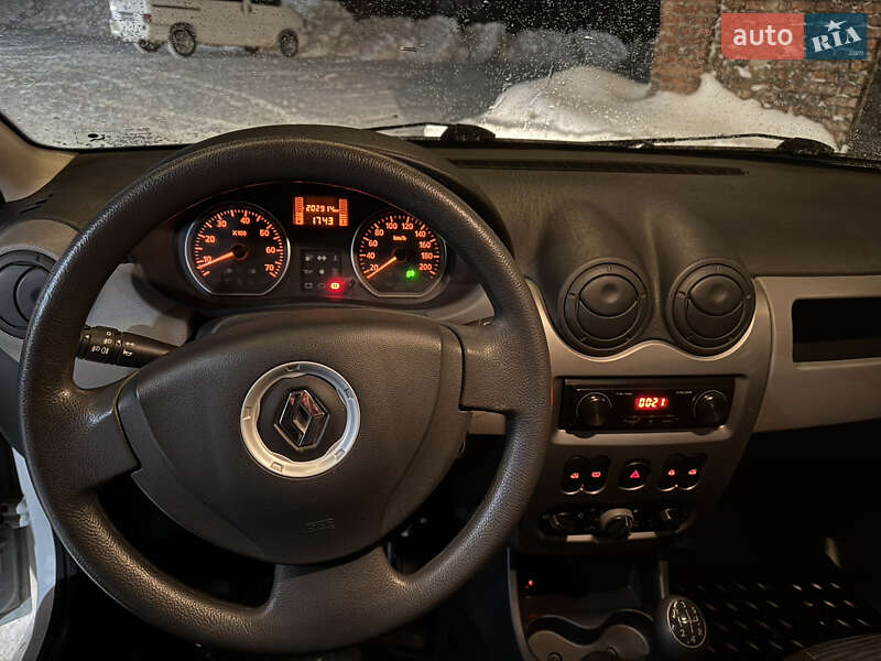 Седан Renault Logan 2011 в Чернигове