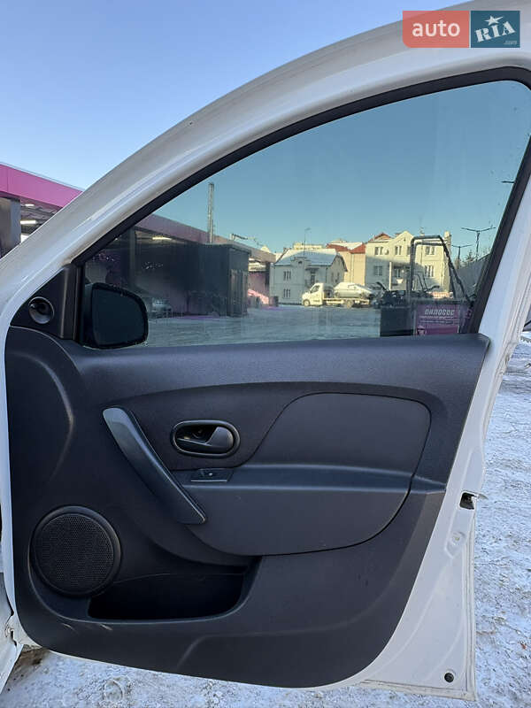 Седан Renault Logan 2016 в Львове