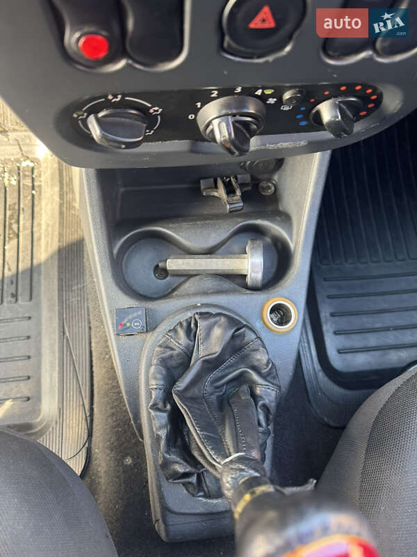 Седан Renault Logan 2012 в Чернівцях