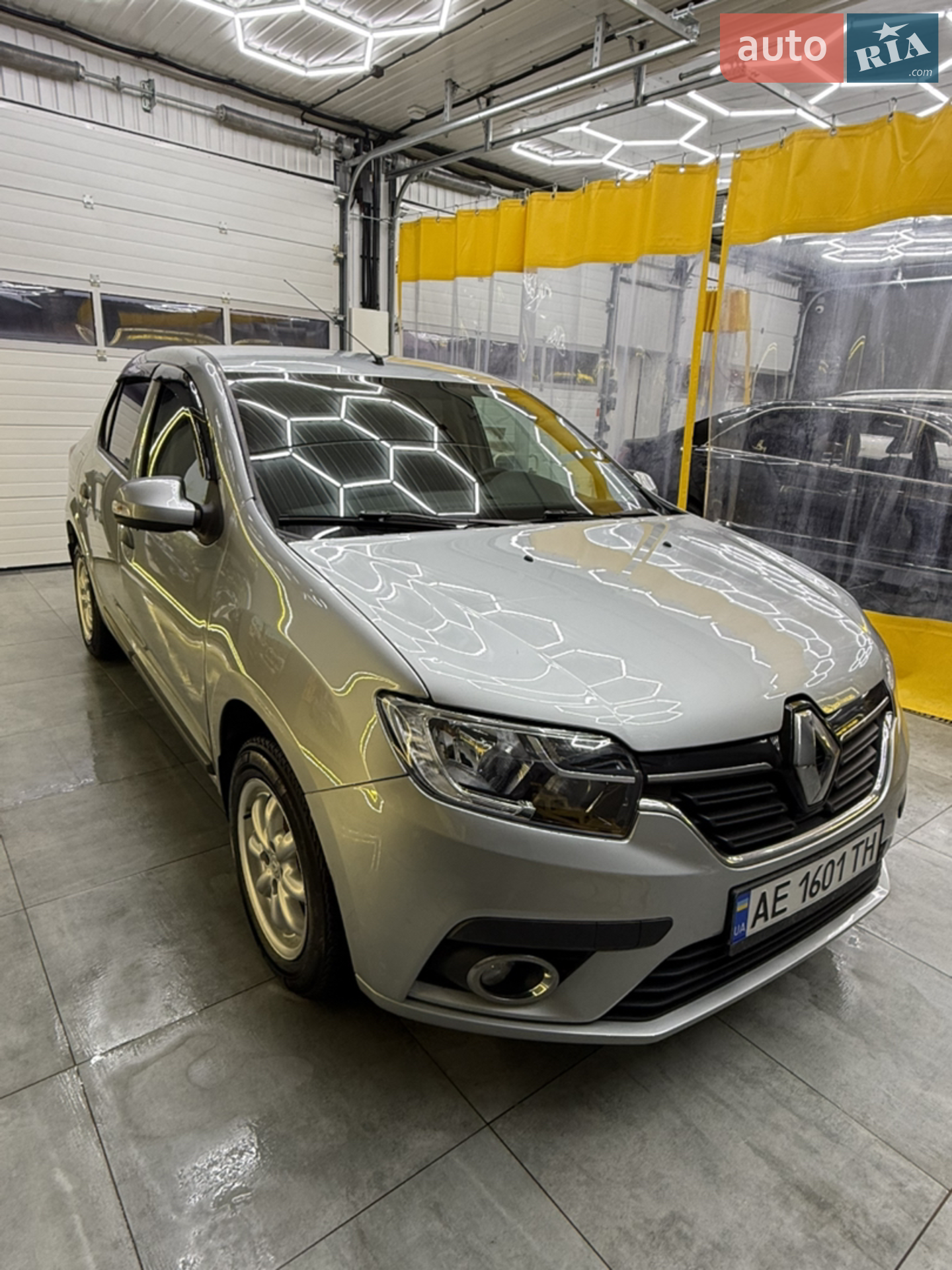 2022 Renault Logan - фото 1