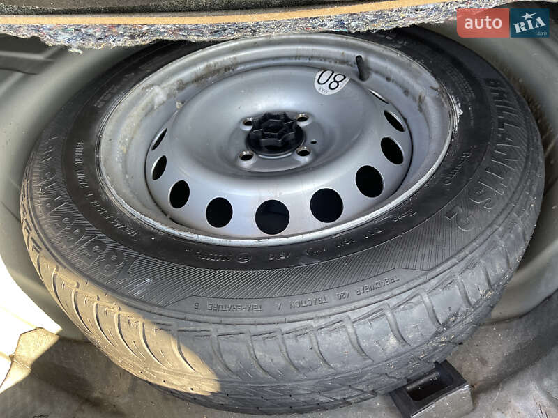 Универсал Renault Logan 2015 в Житомире фото 24 Универсал Renault Logan 2015 в Житомире