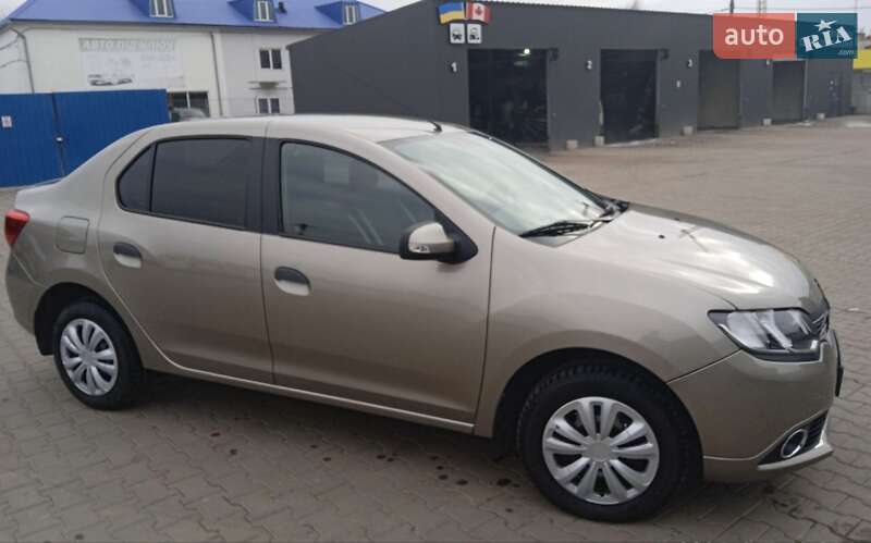 Седан Renault Logan 2013 в Львове