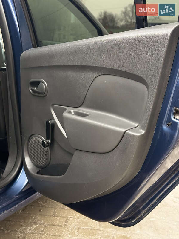 Седан Renault Logan 2016 в Дніпрі фото 8 Седан Renault Logan 2016 в Дніпрі