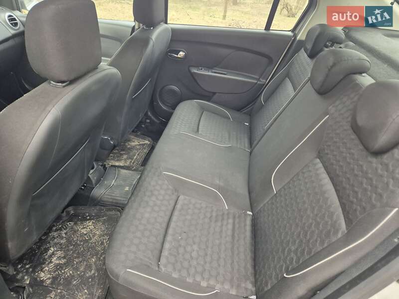 Седан Renault Logan 2013 в Новомосковську