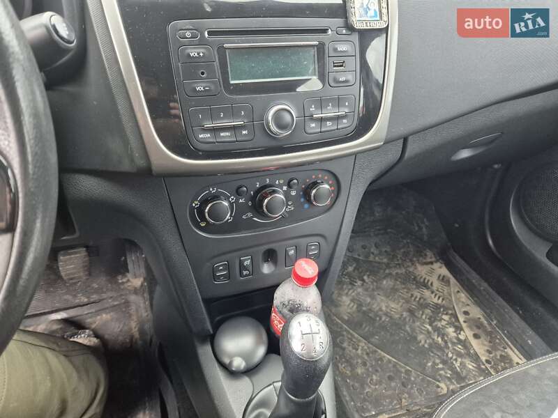 Седан Renault Logan 2013 в Новомосковську