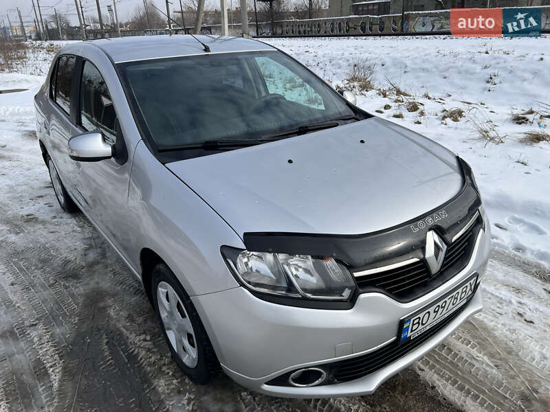 Седан Renault Logan 2013 в Львове