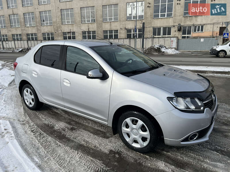 Седан Renault Logan 2013 в Львове