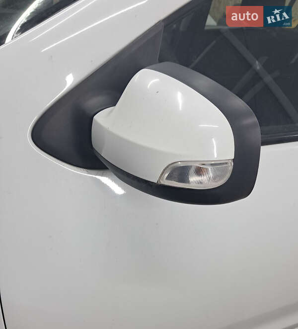 Седан Renault Logan 2016 в Львові