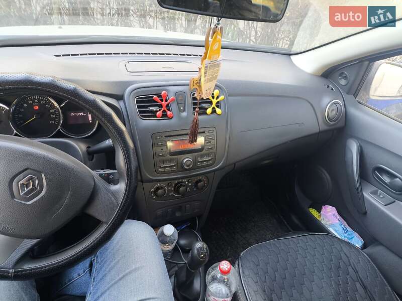 Седан Renault Logan 2014 в Ужгороді фото 3 Седан Renault Logan 2014 в Ужгороді