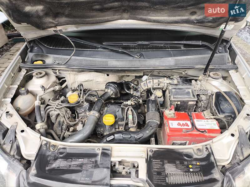 Седан Renault Logan 2014 в Ужгороді фото 10 Седан Renault Logan 2014 в Ужгороді