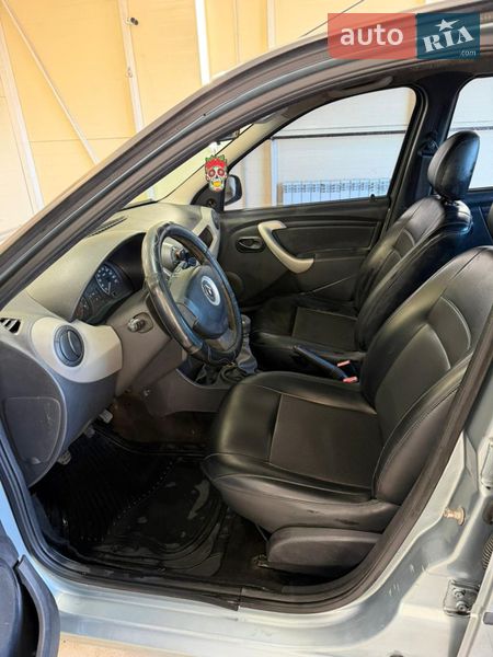 Седан Renault Logan 2010 в Житомире