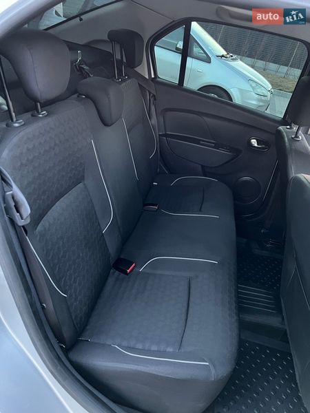 Седан Renault Logan 2013 в Луцке