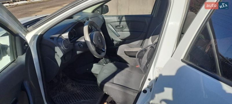 Седан Renault Logan 2015 в Киеве