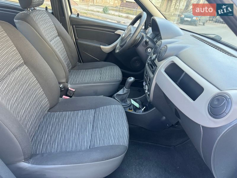 Седан Renault Logan 2010 в Запорожье