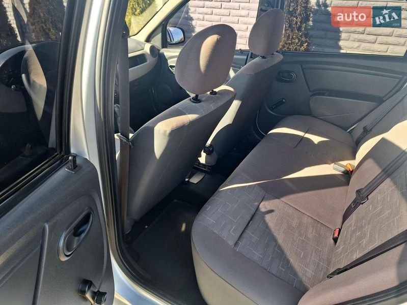 Седан Renault Logan 2012 в Дніпрі