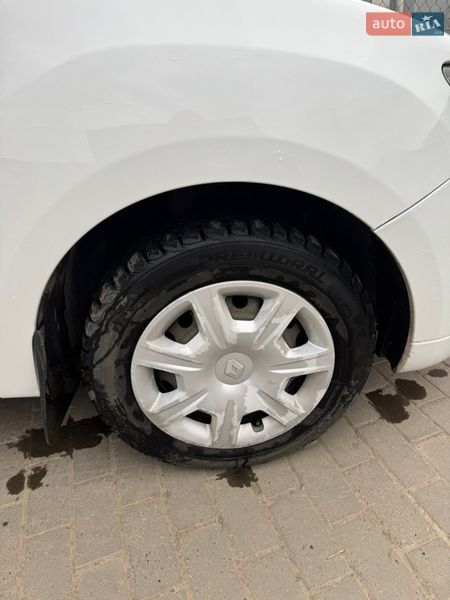 Седан Renault Logan 2015 в Чернівцях