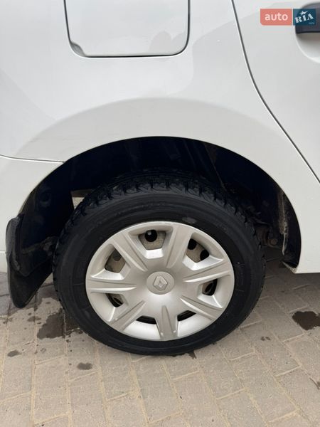 Седан Renault Logan 2015 в Чернівцях